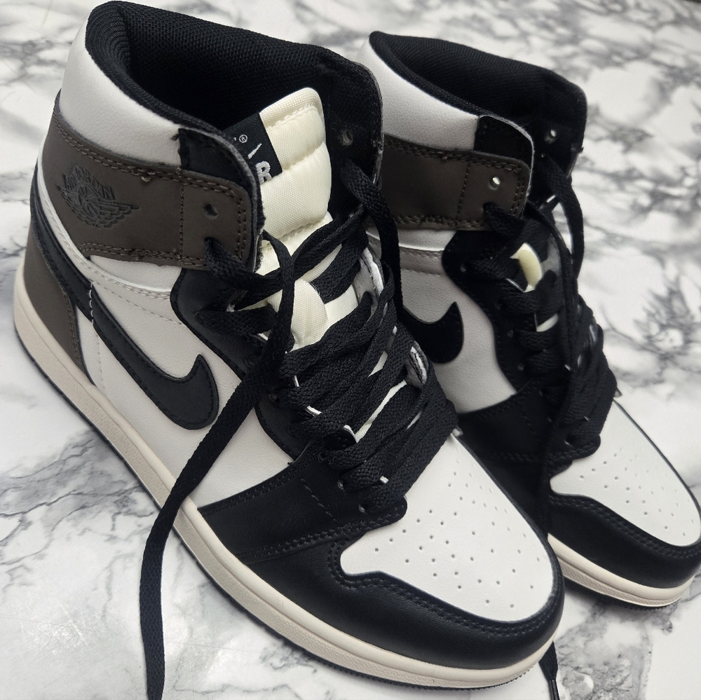NIKE AIR JORDAN 1 RETRO HIGH OG "MOCHA" Women's Sneakers
